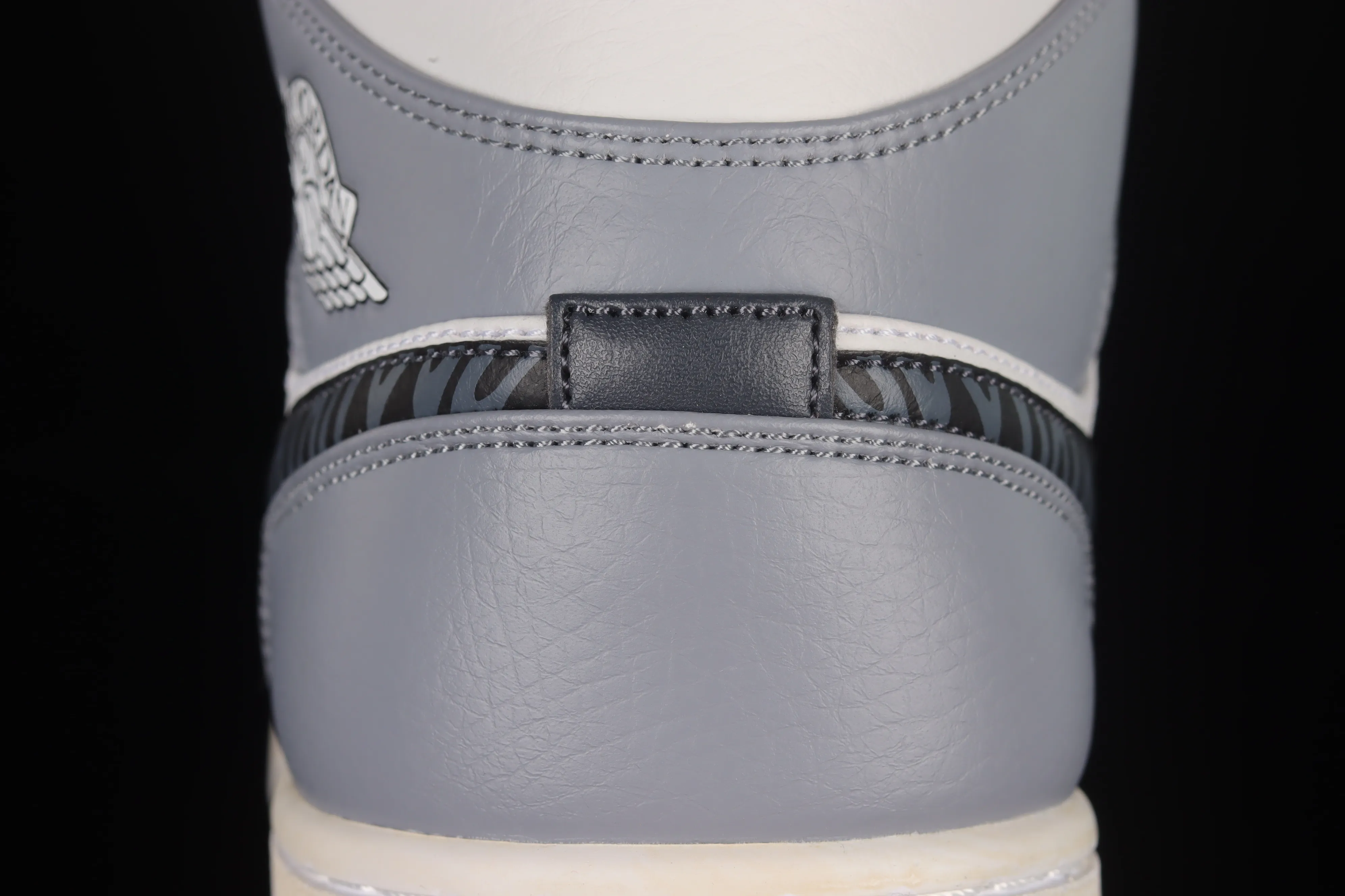 All Categories Air Jordan Jordan Series Basketball Shoes Air Jordan 1 Mid Air Jordan 1 Mid AJ1 Joe 1 Year of the Tiger Customized Chinese Basketball Shoes 554724-170